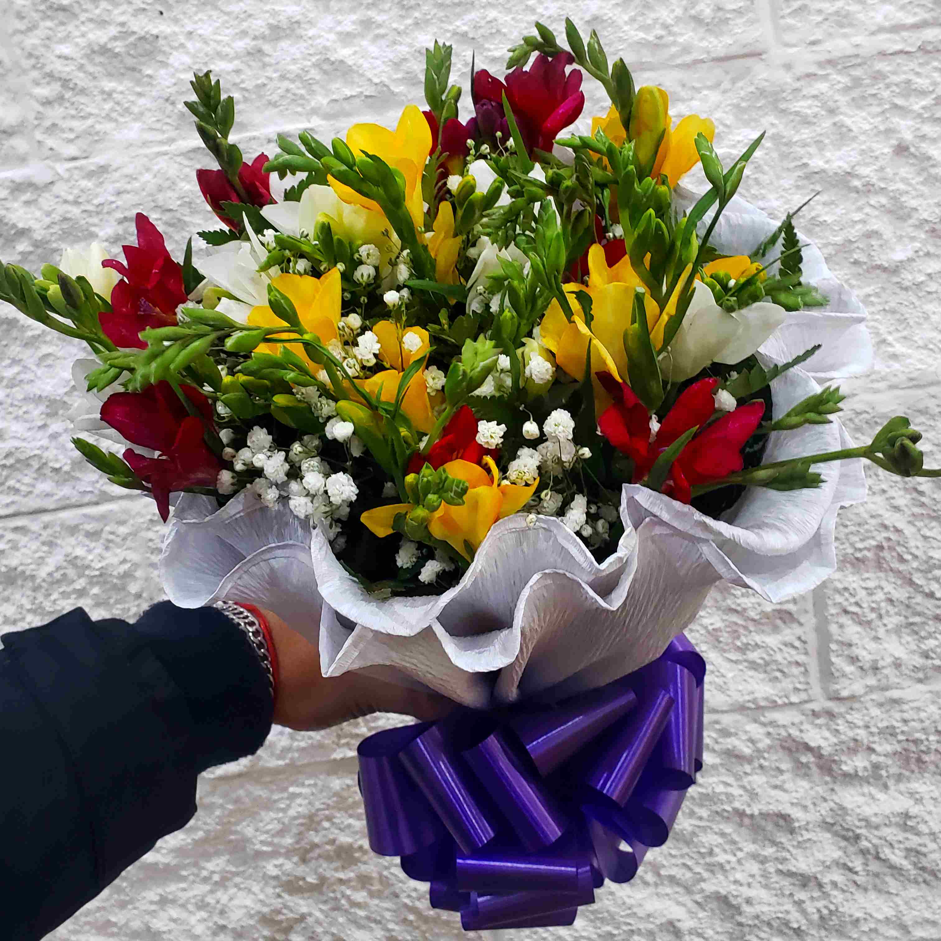 Envio y venta de flores ,rosas, plantas,arreglos florales ,regalos y desayunos a domicilio con delivery gratis en la Ciudad Autonoma de Buenos Aires y con costo de envo en localidades del Gran Buenos Aires asi como delivery de flores y plantas a travs de florerias asociadas en todas las provincias de la Argentina, Buenos Aires, la Pampa, Tucuman, La Rioja, Ro Negro, Entre Rios, Corrientes, Misiones, Neuquen, Chubut, Tierra del Fuego, Santa Cruz, San Luis, Mendoza, Cordoba, Jujuy, Formosa, Santiago del Estero, Salta, Chaco, Catamarca ,San Juan, y ademas realizamos el delivery de flores ,coronas,palmas , plantas y regalos a todas las ciudades de Argentina, Mar del Plata, Crdoba, Buenos Aires, con cargo en Santa Rosa, La Plata, Bella Vista, Neuquen, Pilar, Paran, Posadas, Resistencia, Cipolleti y mas de 300 ciudades y localidades en todo el territorio de nuestro pas, asi como tambien tenemos la posibilidad de enviar flores a casi todo el mundo en cuestion de horas